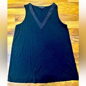 BANANA REPUBLIC BLACK SLEEVELESS TANK TOP SIZE M V‎ NECK CLASSIC LOOK